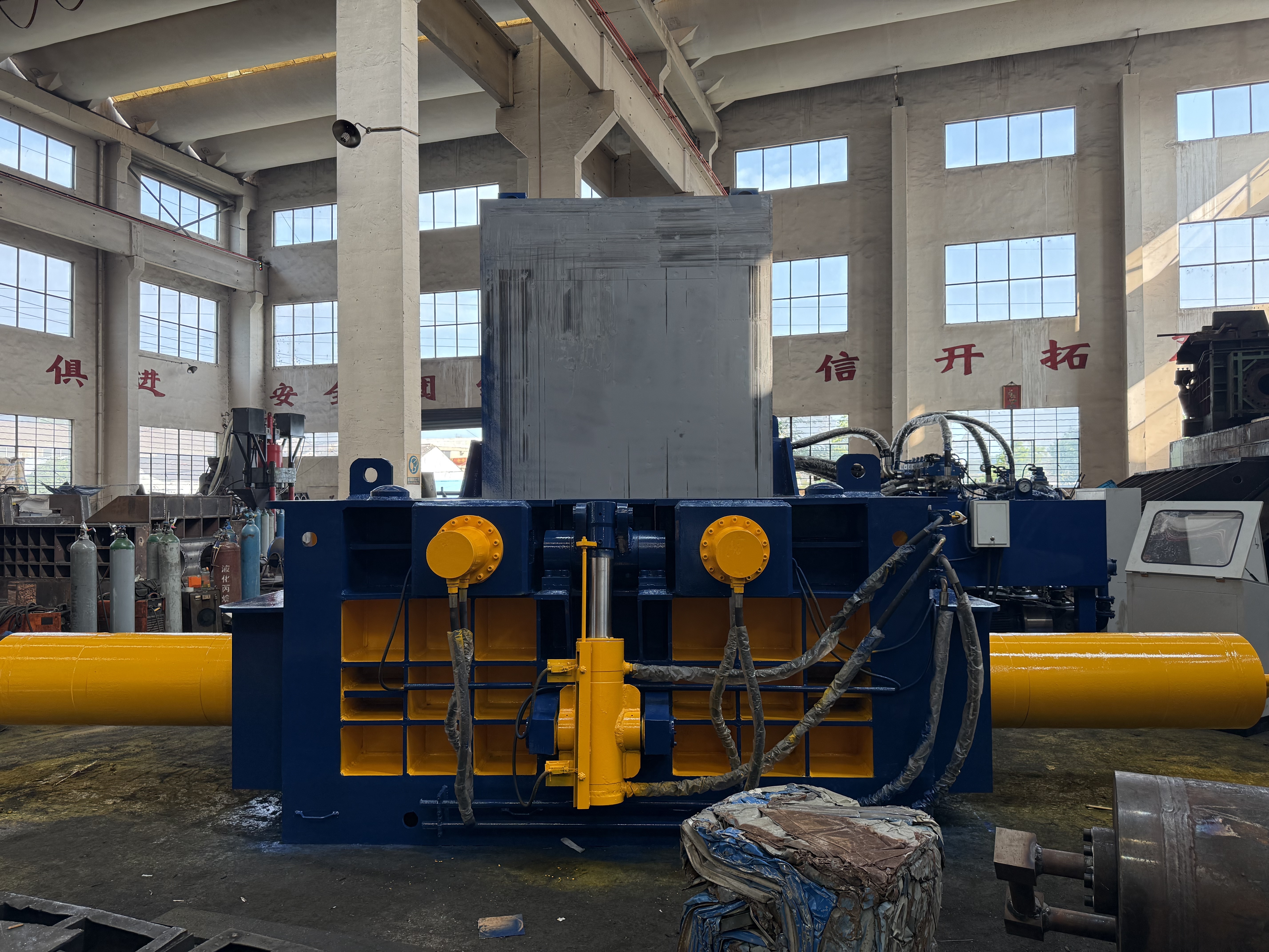 Şirketin en son blog yazıları Hindistan Geri Dönüştürme Tesisi İki Y81-315 Hidrolik Metal Baler ile Üretimi Geliştiriyor